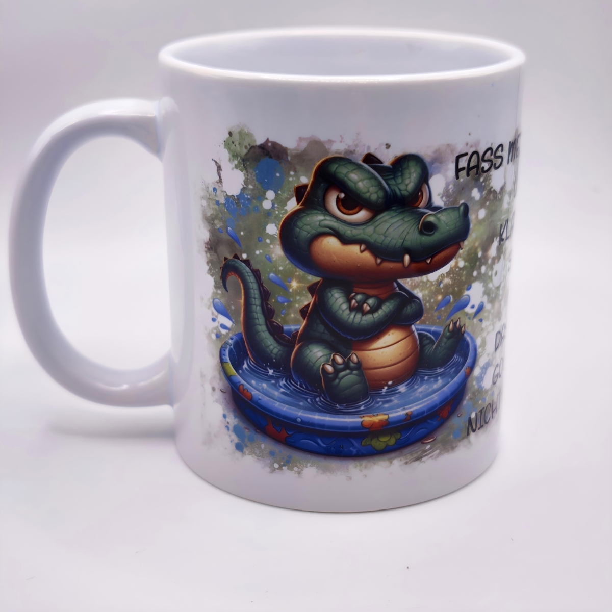 Krokodil im Planschbecken Tasse