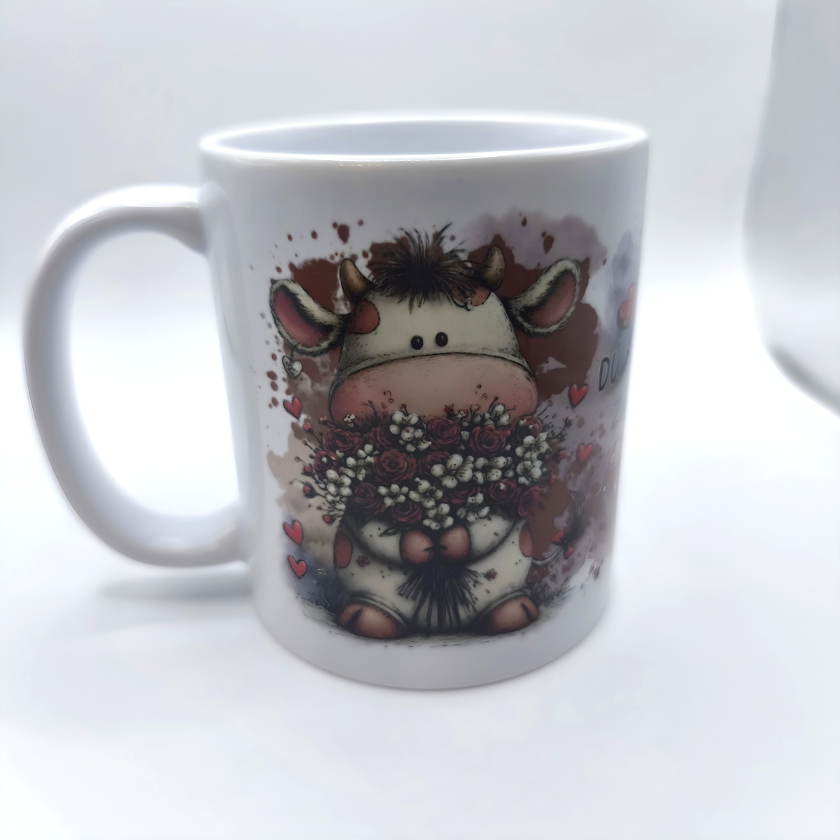 Tasse mit süßen Kühen in Aquarelltönen