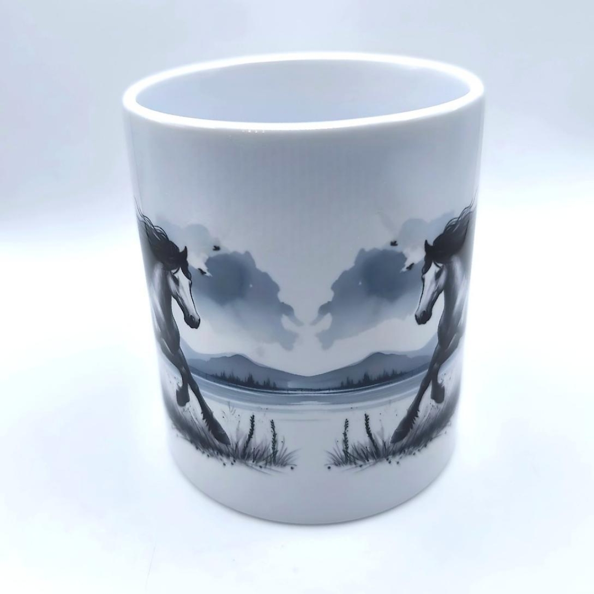 Tasse grau weißes Pferd