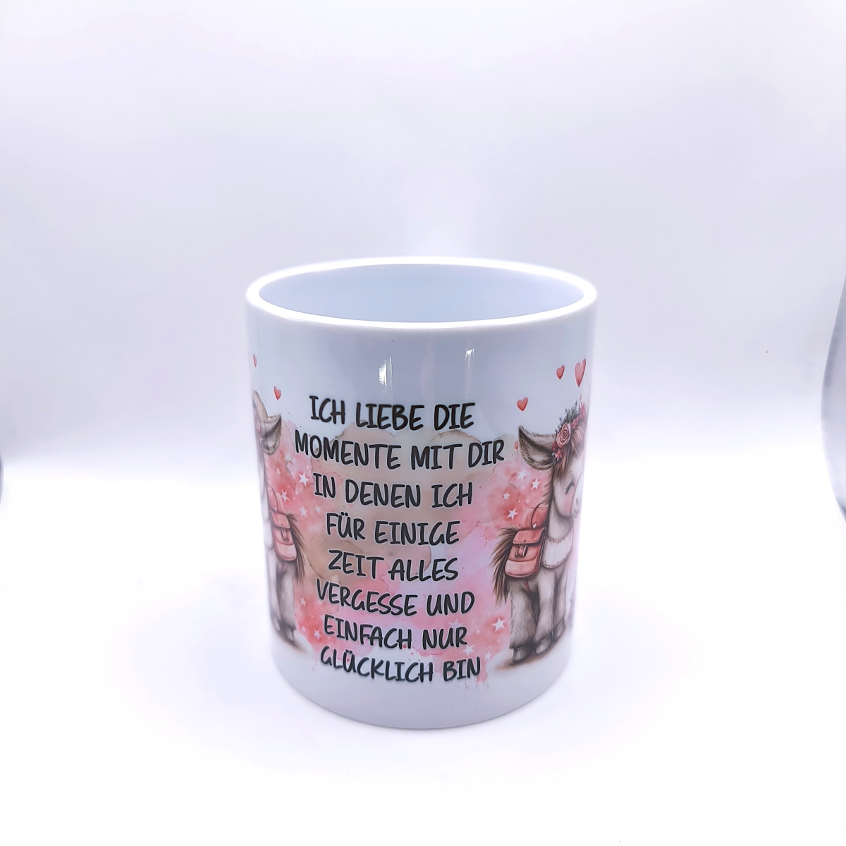 Esel verliebt Tasse
