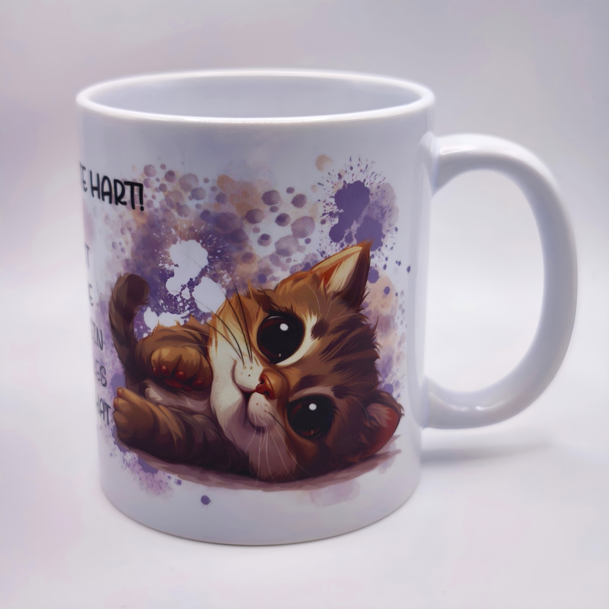 Katze liegend Tasse